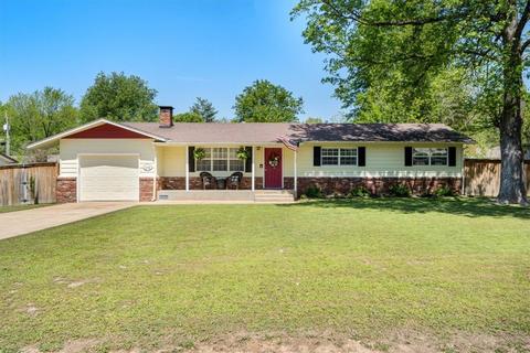 319 W Hannibal St, Siloam Springs, AR 72761