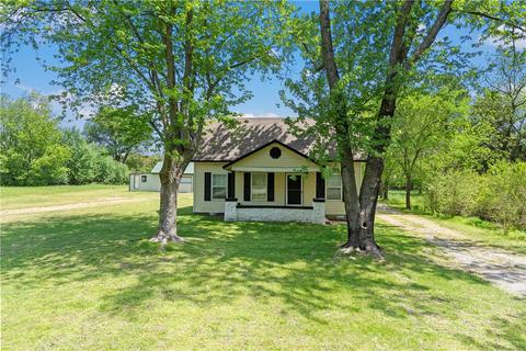 250 NE Allen Ave, Gentry, AR 72734