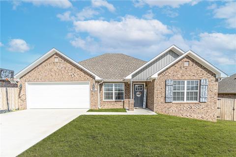 1004 Brook St, Gentry, AR 72734
