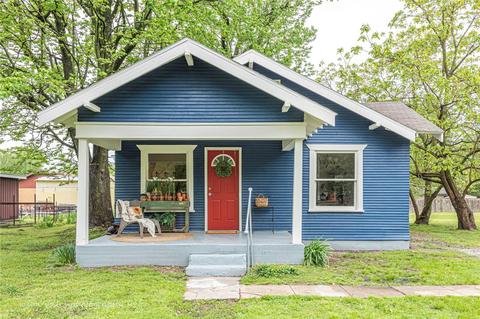 209 Collins Ave, Gentry, AR 72734