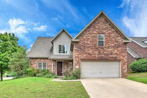 2432 N Waterway Dr, Fayetteville, AR 72704