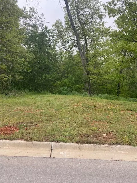 902 Red Oak Loop, Elm Springs, AR 72728
