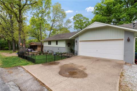 4 Kirkby Cir, Bella Vista, AR 72715