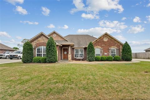 2001 Sandpiper Ave, Lowell, AR 72745