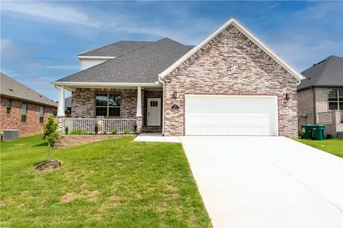 700 Harbison St, Bentonville, AR 72712