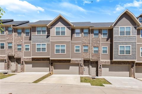 278 S Slopeside Dr, Fayetteville, AR 72704