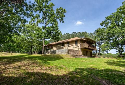 9076 Wright Rd, Bentonville, AR 72713