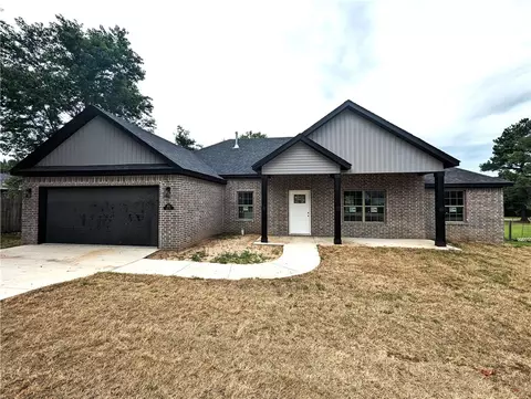 803 3rd Ave, Gravette, AR 72736