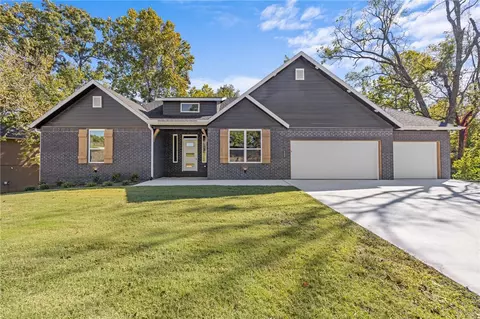 1423 Lee St, Pea Ridge, AR 72751