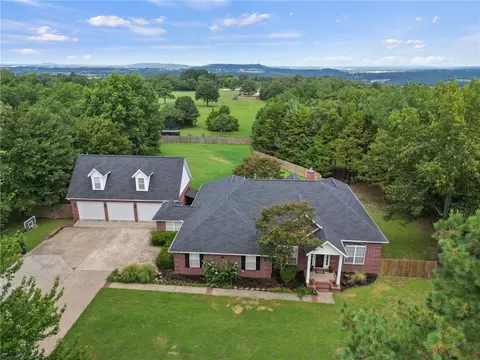 6244 Claywood Ln, Fayetteville, AR 72703