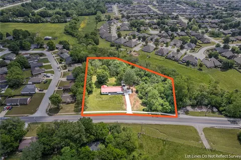 686 Double Springs Rd, Fayetteville, AR 72704