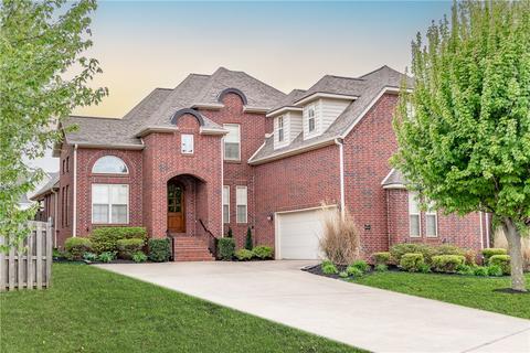 6906 W Balmoral Dr, Rogers, AR 72758