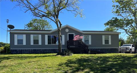 16 Suntop Ln, Holiday Island, AR 72631
