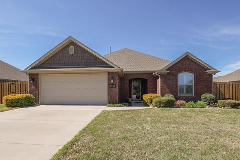 4689 W Wales Dr, Fayetteville, AR 72704