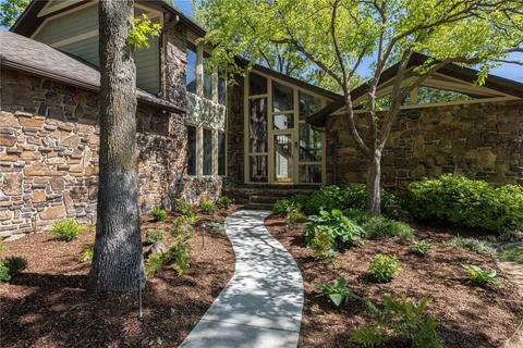 100 Suttle Dr, Springdale, AR 72764