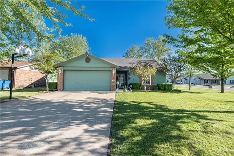 409 SW 20th St, Bentonville, AR 72712