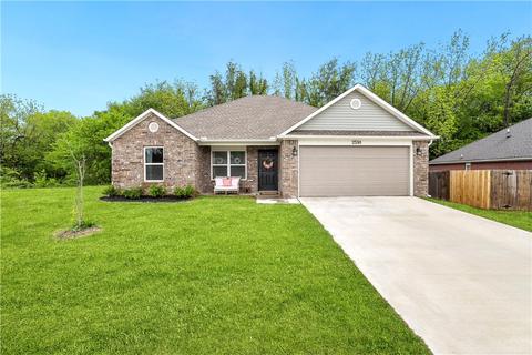 2591 Iron Ave, Farmington, AR 72730