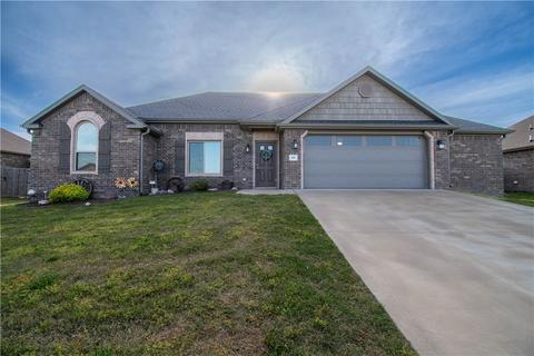 611 E Captain Hopkins St, Prairie Grove, AR 72753
