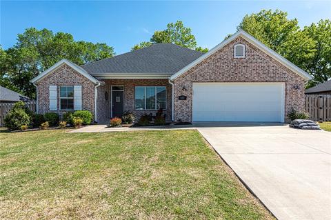 457 Concho St, Farmington, AR 72730