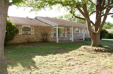 1600 Greenbriar St, Springdale, AR 72762