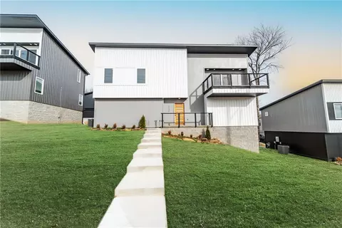1730 E Acacia Xing, Fayetteville, AR 72701