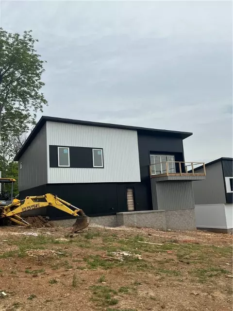 1712 E Acacia Xing, Fayetteville, AR 72701