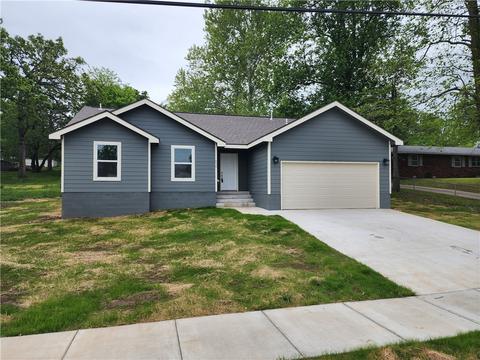 950 W Garland, Siloam Springs, AR 72761