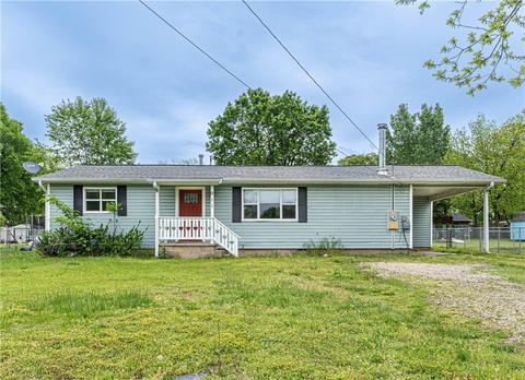 911 Elm St, Siloam Springs, AR 72761