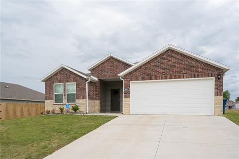 605 S Smith Ave, Gentry, AR 72734
