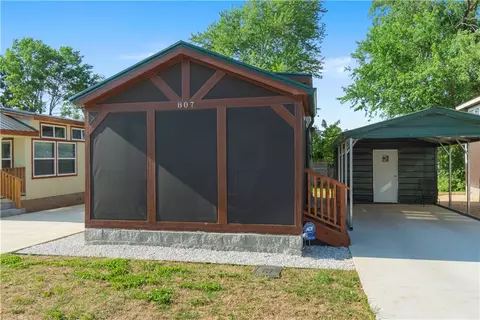 807 S Strawberry Ln, Rogers, AR 72756