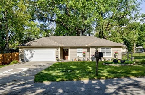 310 Rogers St, Prairie Grove, AR 72753