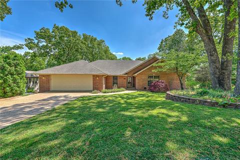 4 Taylor Dr, Bella Vista, AR 72714