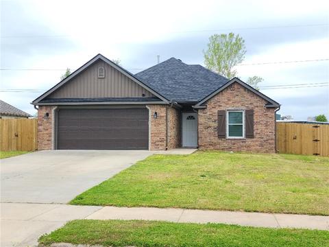 451 Lucian Ln, Springdale, AR 72764