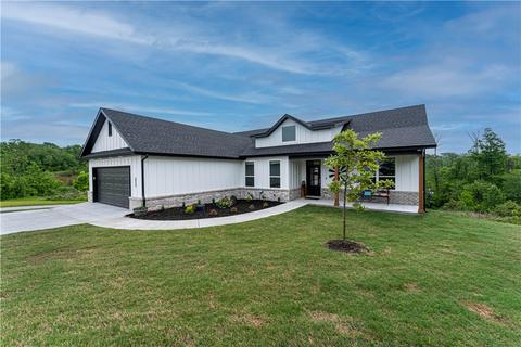 709 Buffalo Gap Dr, Siloam Springs, AR 72761