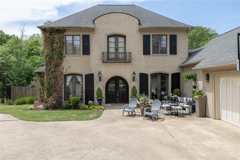 2933 N Acadiana Ct, Fayetteville, AR 72703