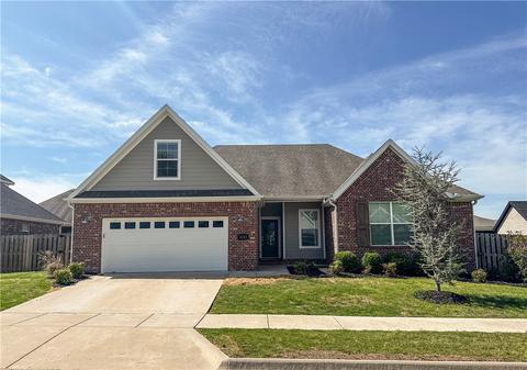 3043 E Peaceful Dr, Fayetteville, AR 72701