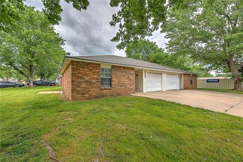4618 W Patrick St, Fayetteville, AR 72704