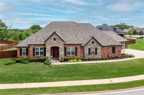 1700 NW Angel Falls Rd, Bentonville, AR 72712