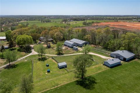 4500 N Rainbow Farm Rd, Bentonville, AR 72713