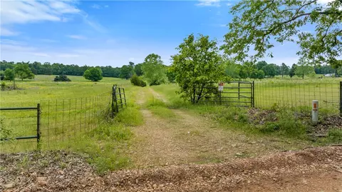 10906 Bluebird Rd, Gravette, AR 72736
