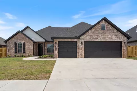 1330 Paragon Dr, Centerton, AR 72719