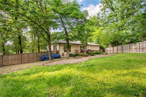 9 Whitfield Ln, Bella Vista, AR 72715