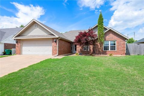 761 Walker St, Centerton, AR 72719