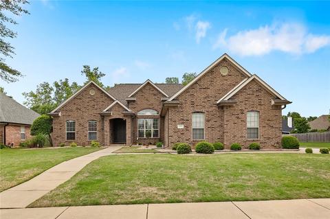 4401 W Arlington Dr, Rogers, AR 72758