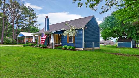 719 E Parks St, Prairie Grove, AR 72753