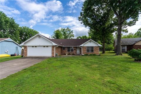 304 Cordes Dr, Siloam Springs, AR 72761
