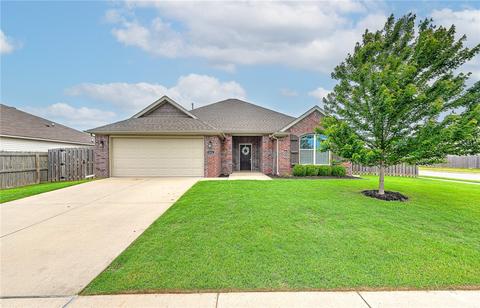 501 W Gillian Ave, Rogers, AR 72758