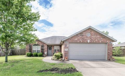 4011 Mahogany Dr, Fayetteville, AR 72704