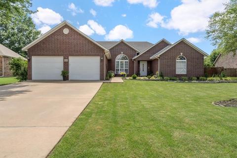 2370 Pickwick Ter, Siloam Springs, AR 72761