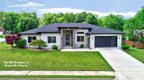 1101 Briarwood Ln, Bentonville, AR 72712